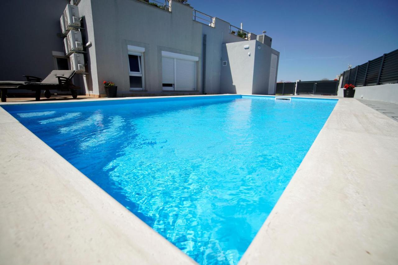 Apartments Lulic Zara Esterno foto