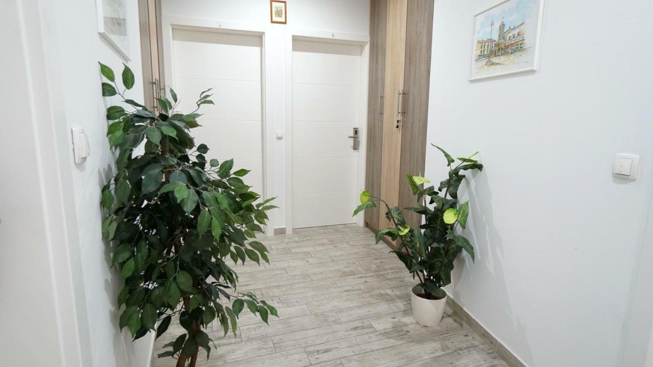 Apartments Lulic Zara Esterno foto
